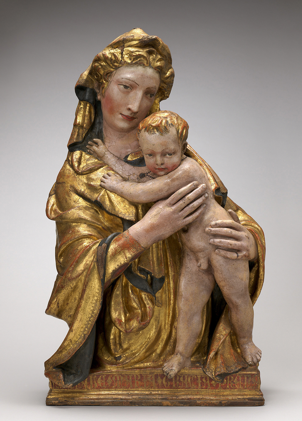 Escultura da Madona com o Menino, terracota pintada e ouro