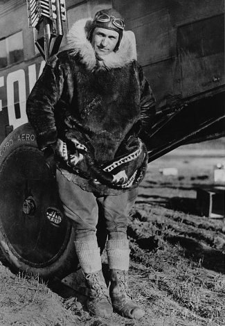 Ben Eielson leaning against a plane