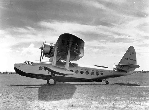 Sideview of the Clipper airplane