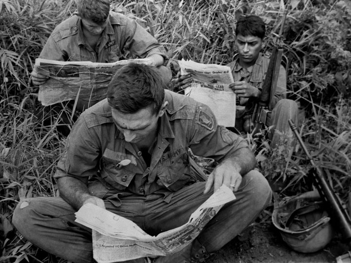 Soldiers reading the newspaper