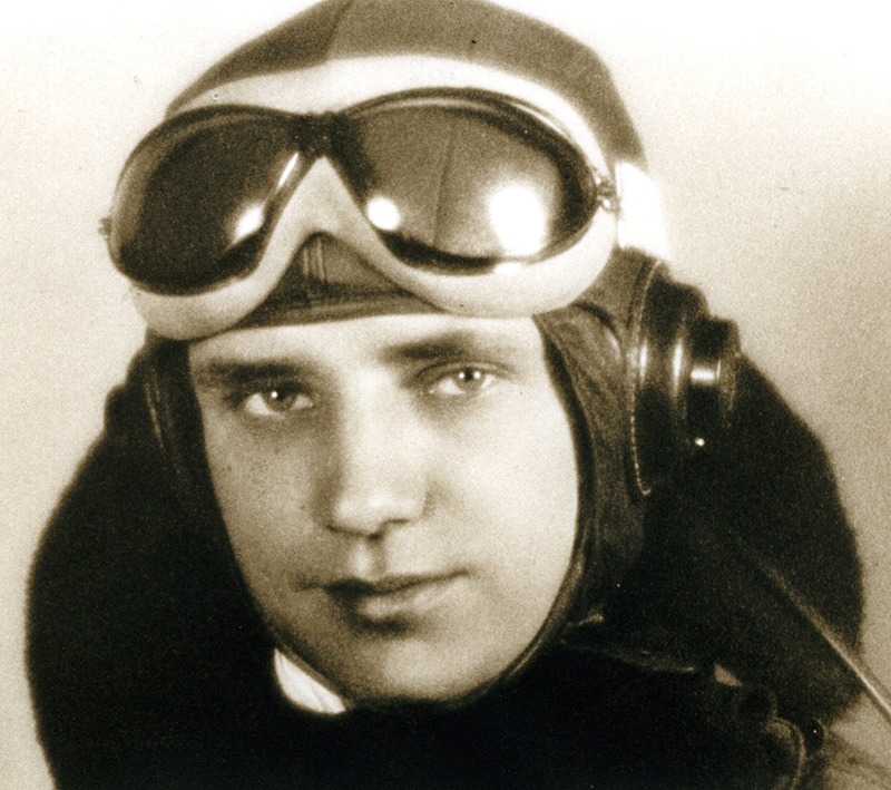 Pilot Elrey B. Jeppesen wearing a helmet and goggles