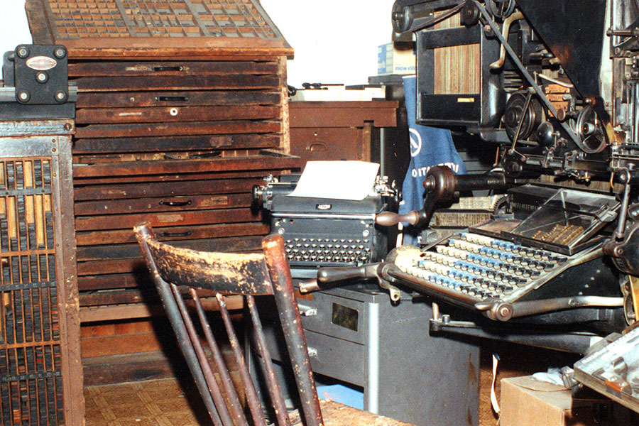 Typewriter and typesetting machine